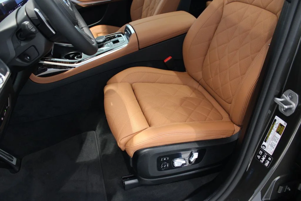 New 2026 Manhattan Green Metallic BMW xDrive40i image 9