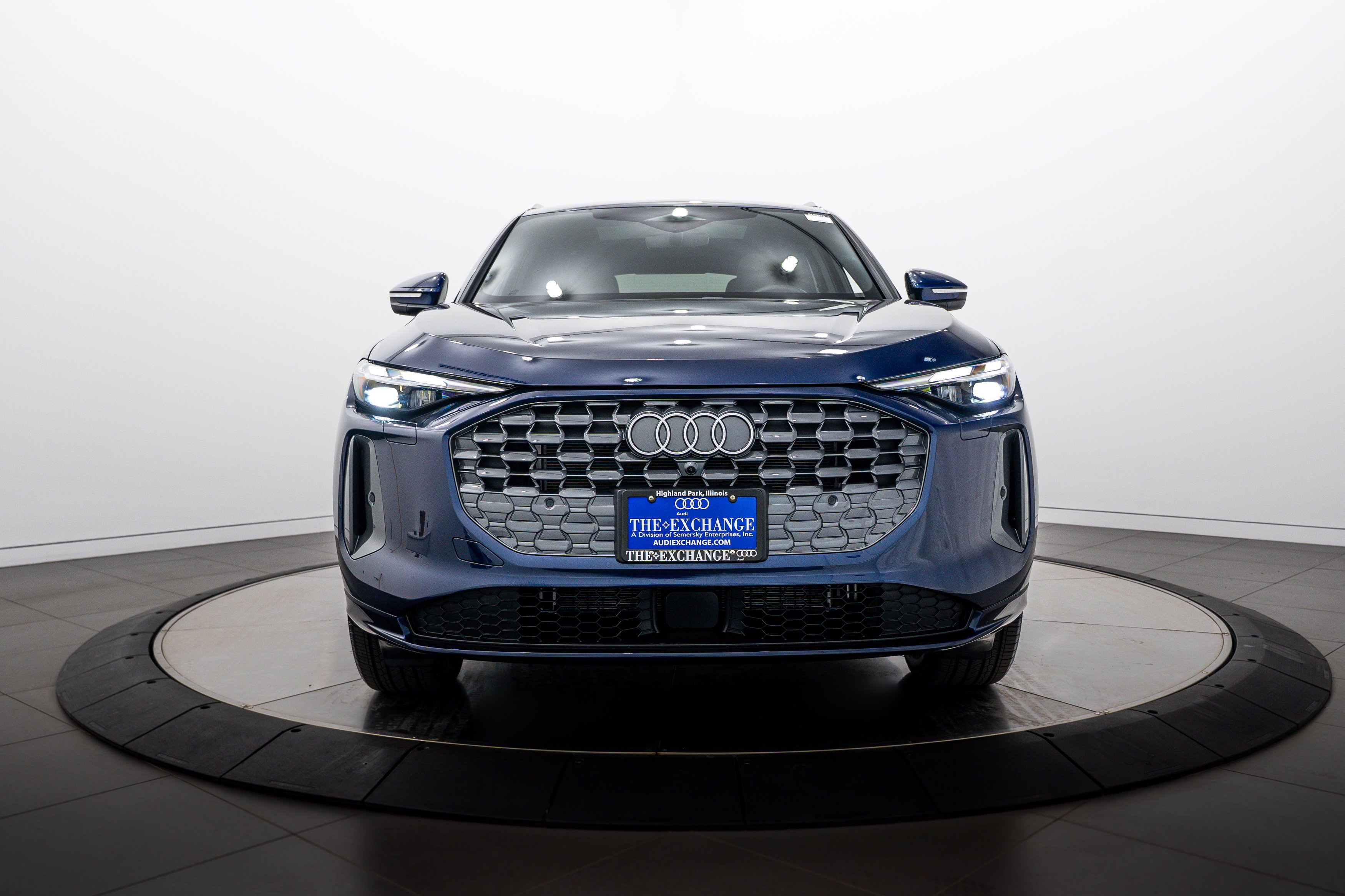 Used 2025 Navarra Blue Metallic Audi Premium image 23