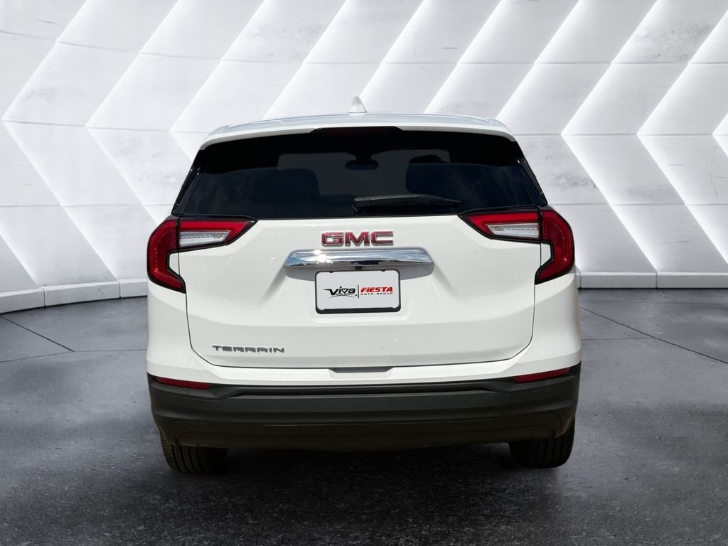 Used 2024 White GMC SLE image 5
