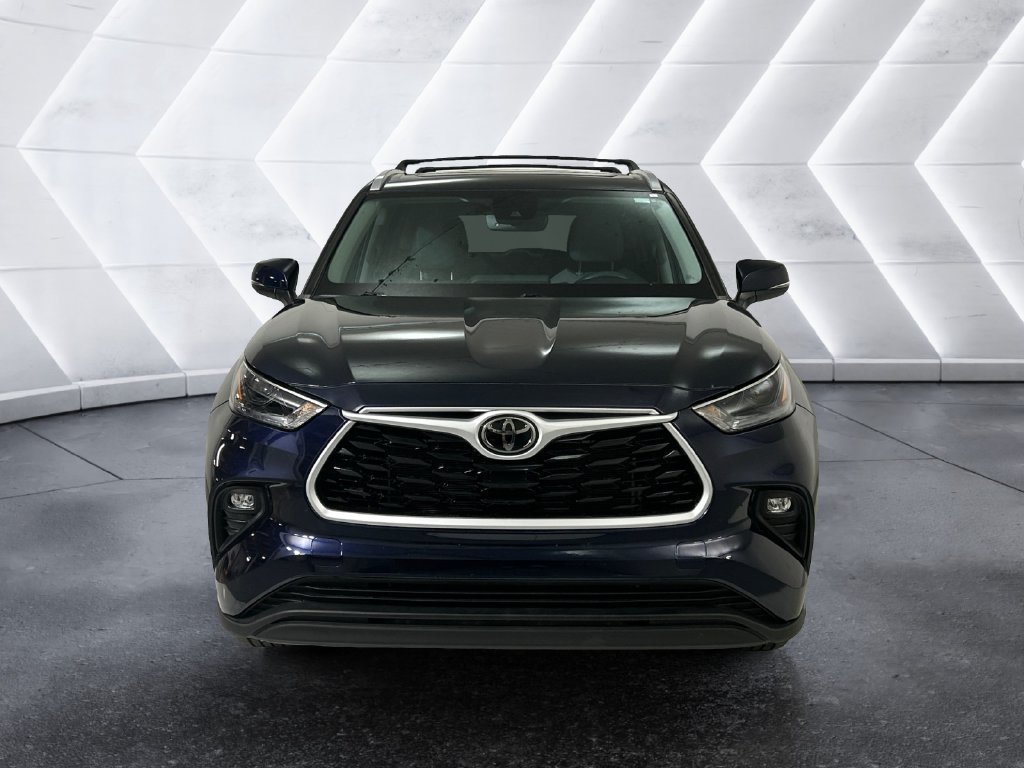 Used 2023  Toyota XLE image 2