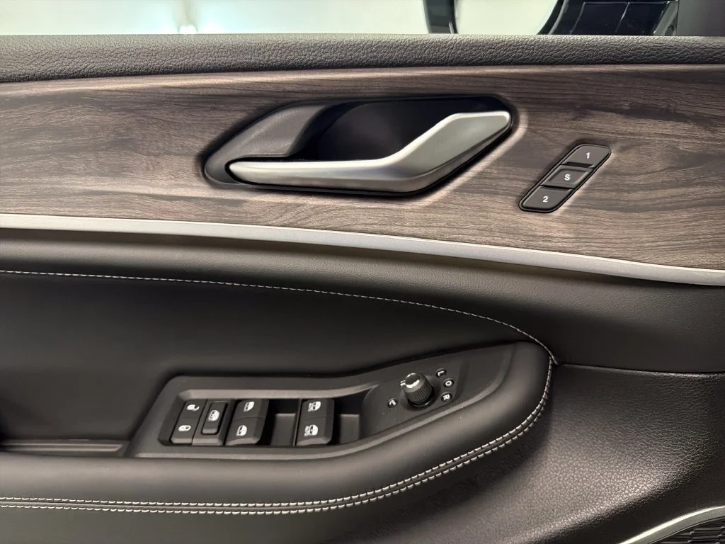 New 2027 Gray Jeep Limited image 20