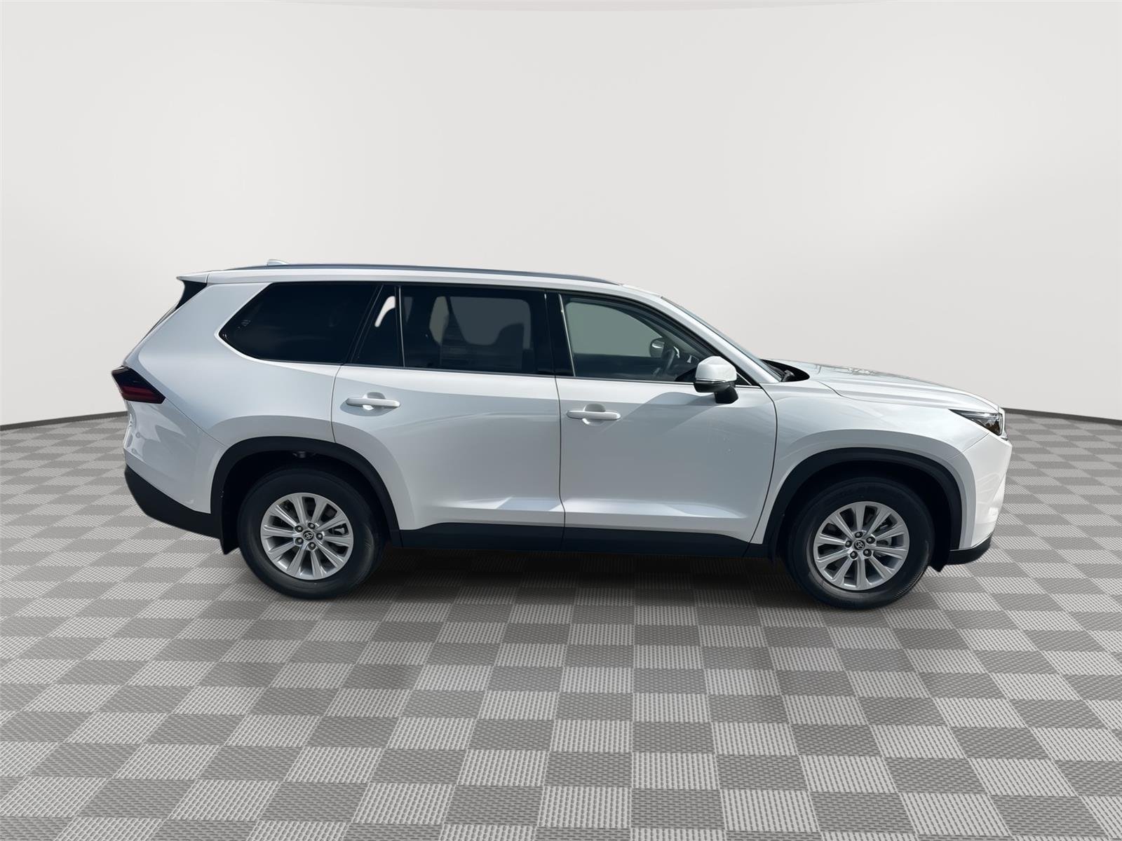 New 2026 Wind Chill Pearl <sup>1</sup> Toyota  XLE image 4