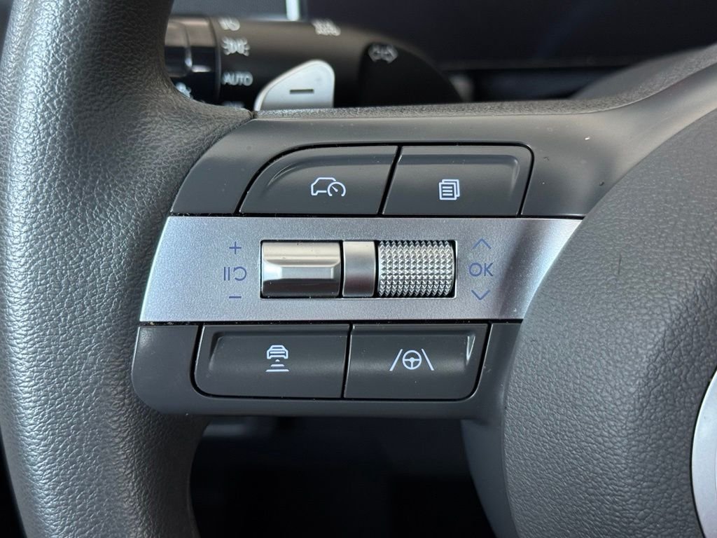 Used 2025 White Hyundai SEL image 25