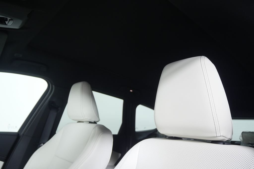 New 2026 Space Silver Metallic BMW xDrive28i image 11