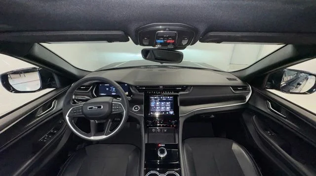 Used 2023 Black Jeep Altitude X image 12