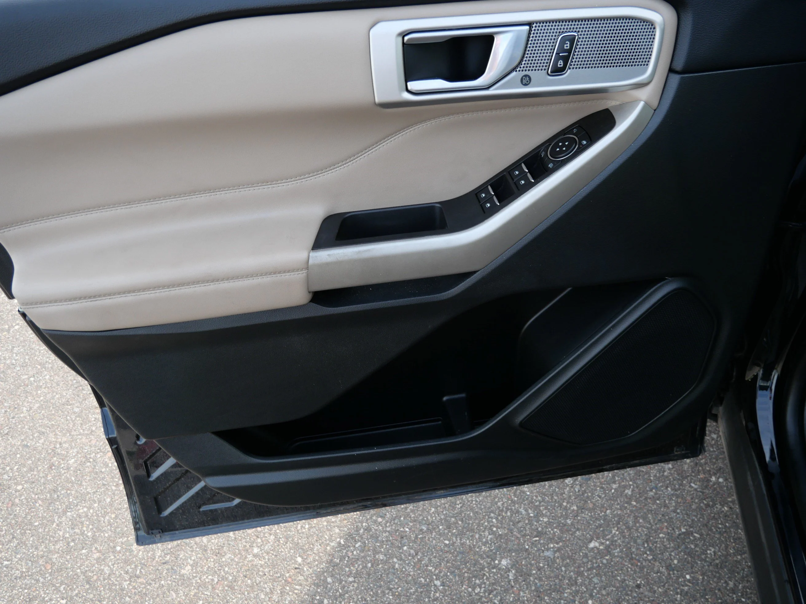 Used 2023 Agate Black Metallic Ford Limited image 19