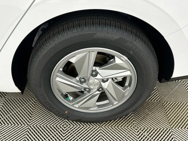 New 2026 White Hyundai SE image 20