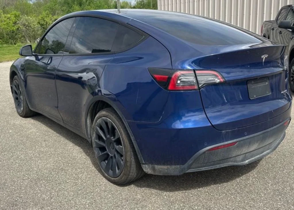 Used 2022 Blue Tesla Long Range image 8