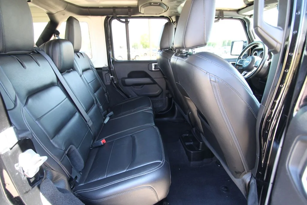 Used 2019 Black Jeep Unlimited Sahara image 9