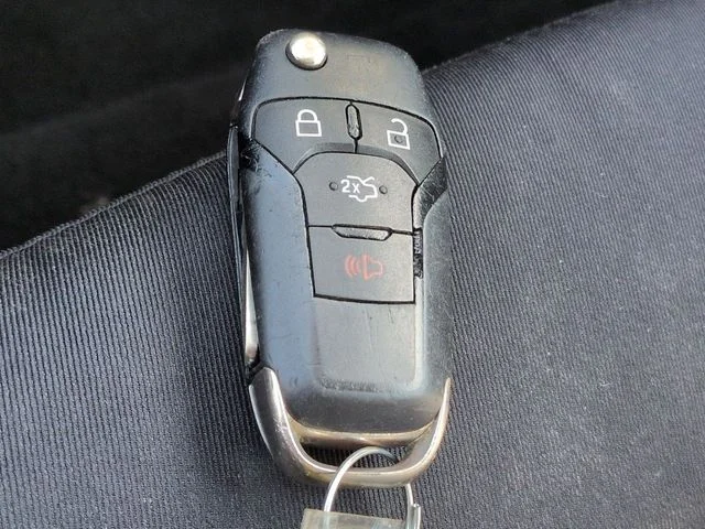 Used 2016 Oxford White Ford SE image 25