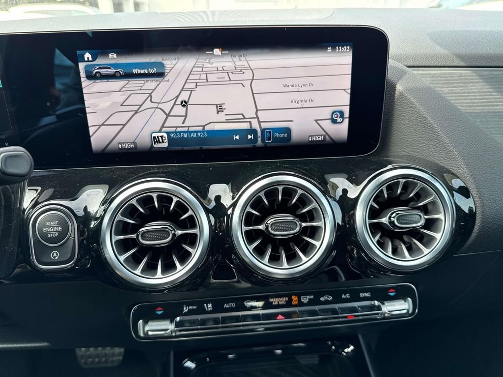 2025 Mercedes-Benz GLA GLA35 AMG - Photo 11