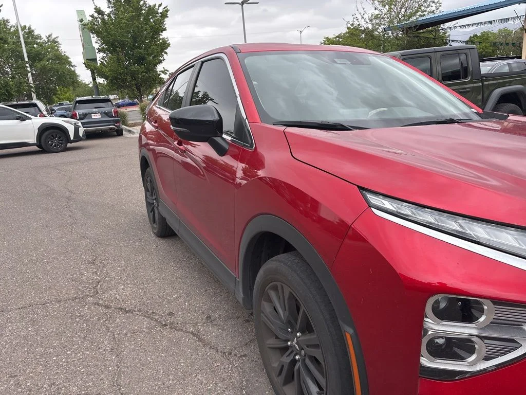 Used 2023 Red Mitsubishi SE image 3