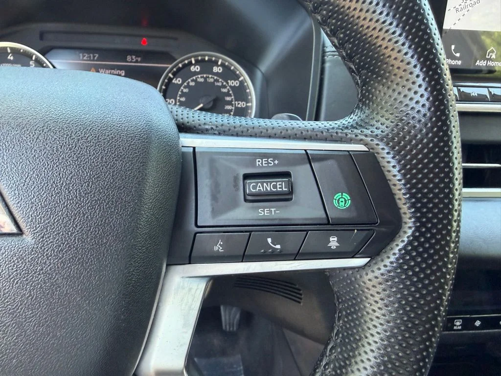 Used 2024  Mitsubishi SE Black Edition image 25