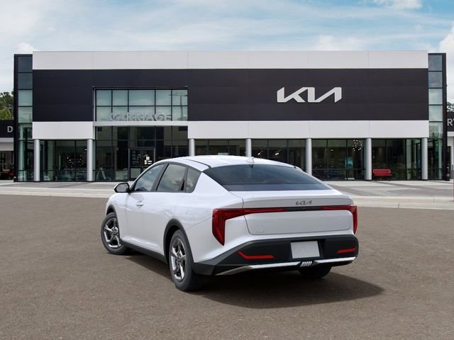 New 2026 Snow White Pearl Kia LXS image 4