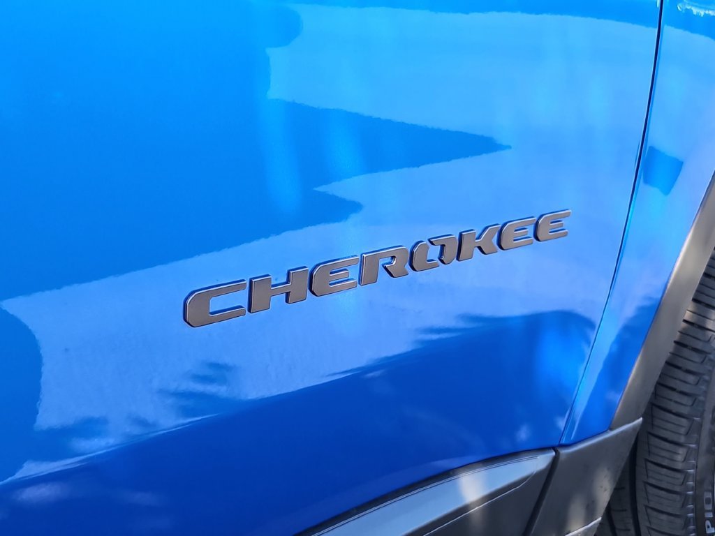 New 2026 Hydro Blue Pearl-Coat Exterior Paint Jeep Limited image 26