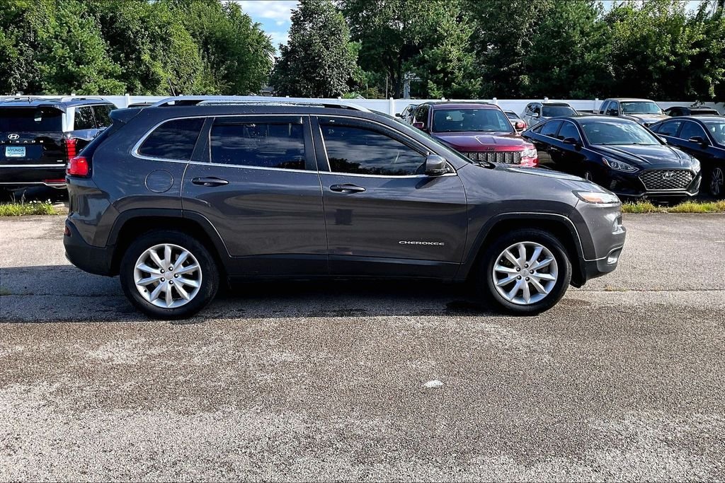 Used 2018 Gray Jeep Limited image 7