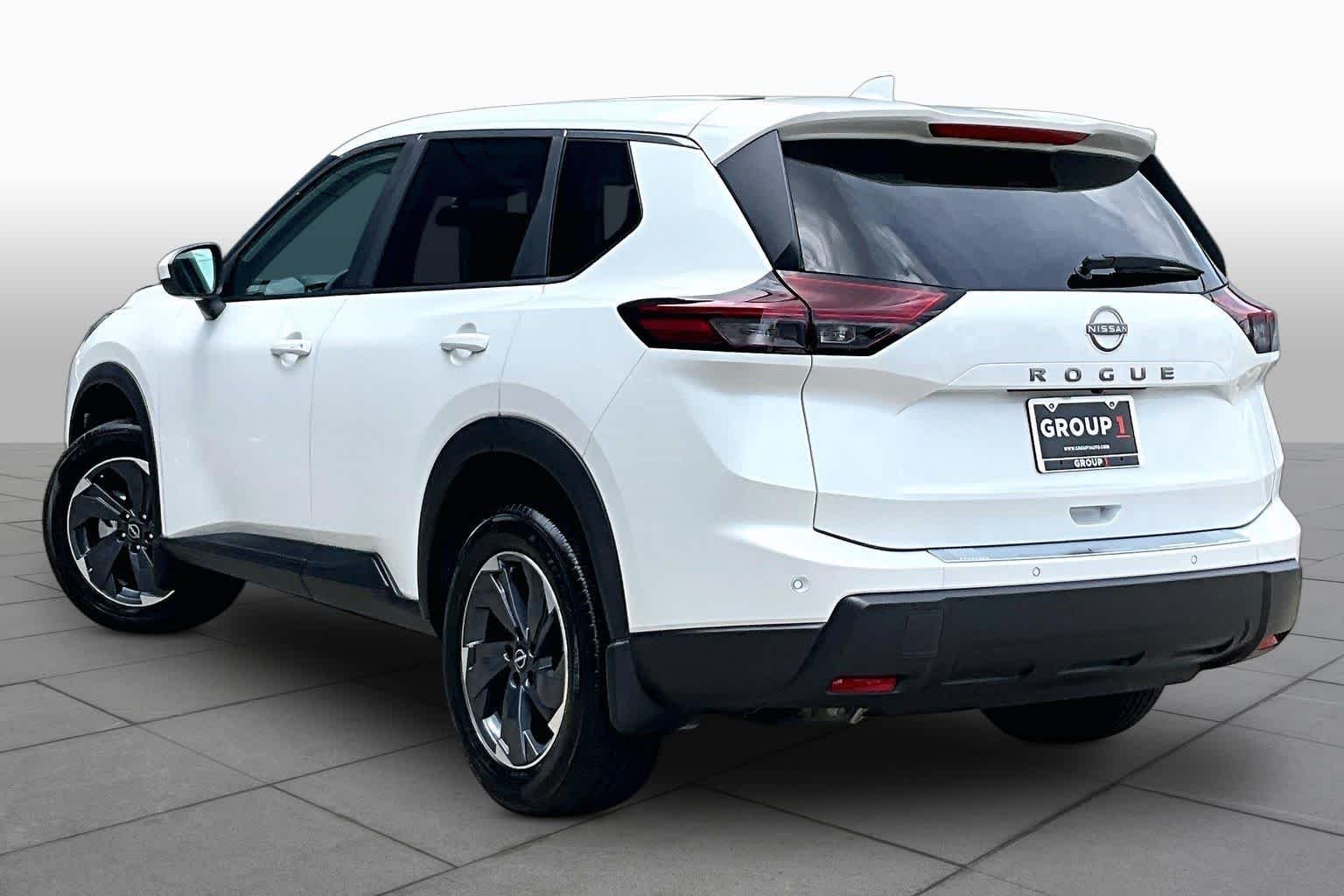 Used 2026 Everest White Pearl Tricoat Nissan SV image 12