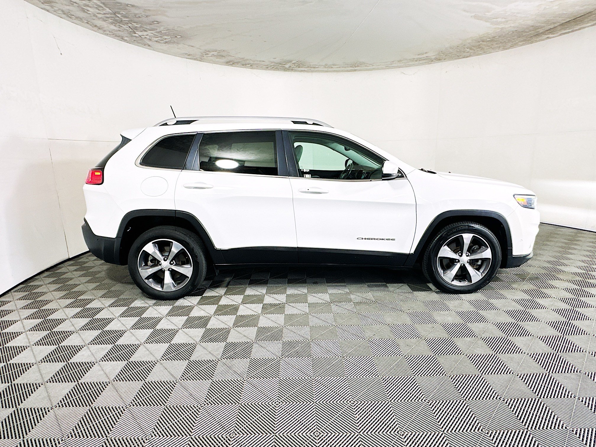 Used 2019 Bright White Clearcoat Jeep Limited image 2
