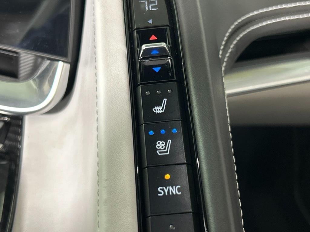 Used 2021 Arctic White Chevrolet 3LT image 6