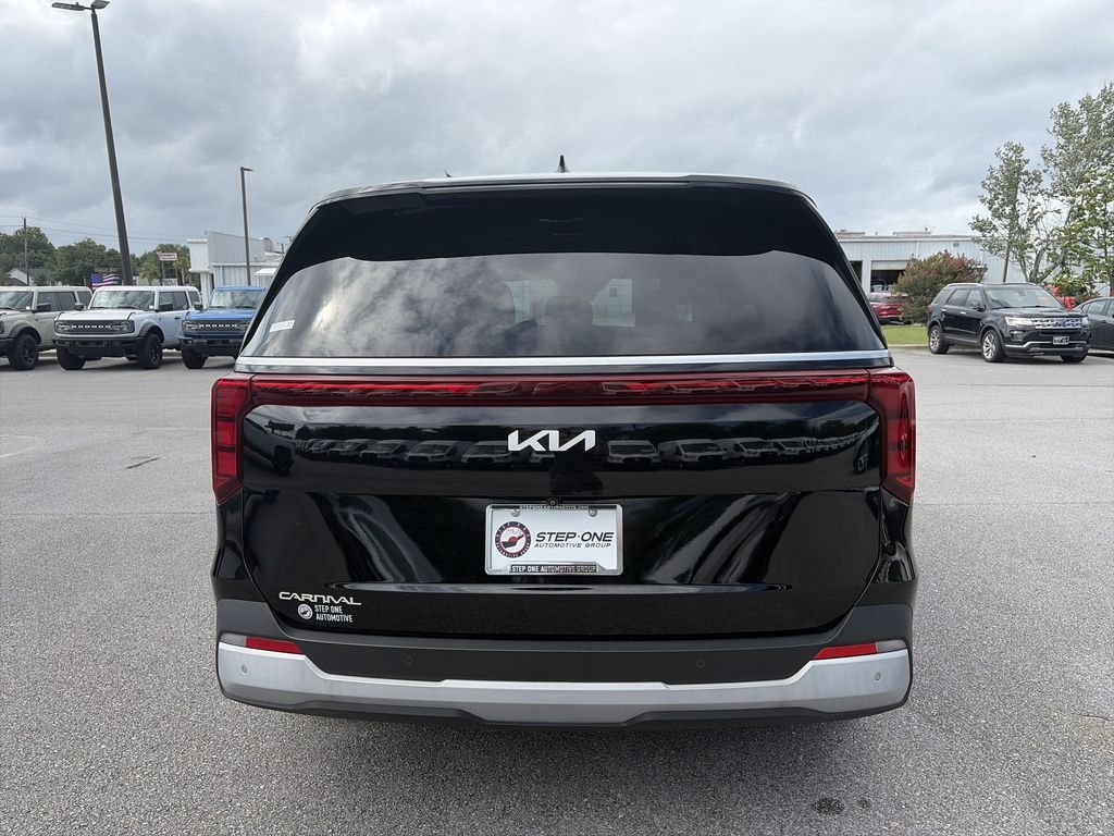 Used 2025 Aurora Black Pearl Kia LXS image 6