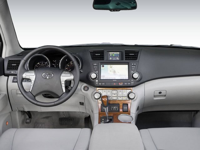 Used 2008 Magnetic Gray Metallic Toyota Sport image 4
