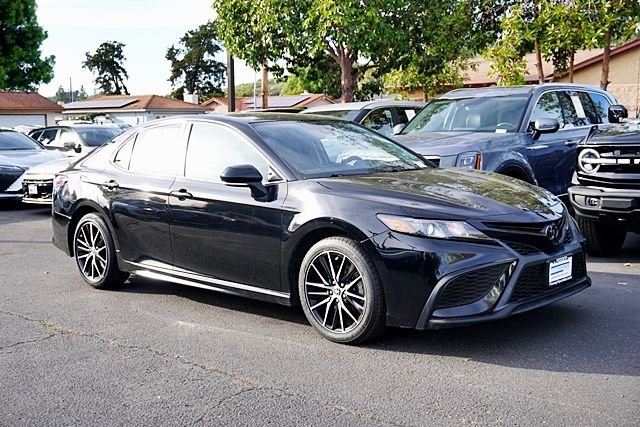 Used 2023  Toyota SE image 5