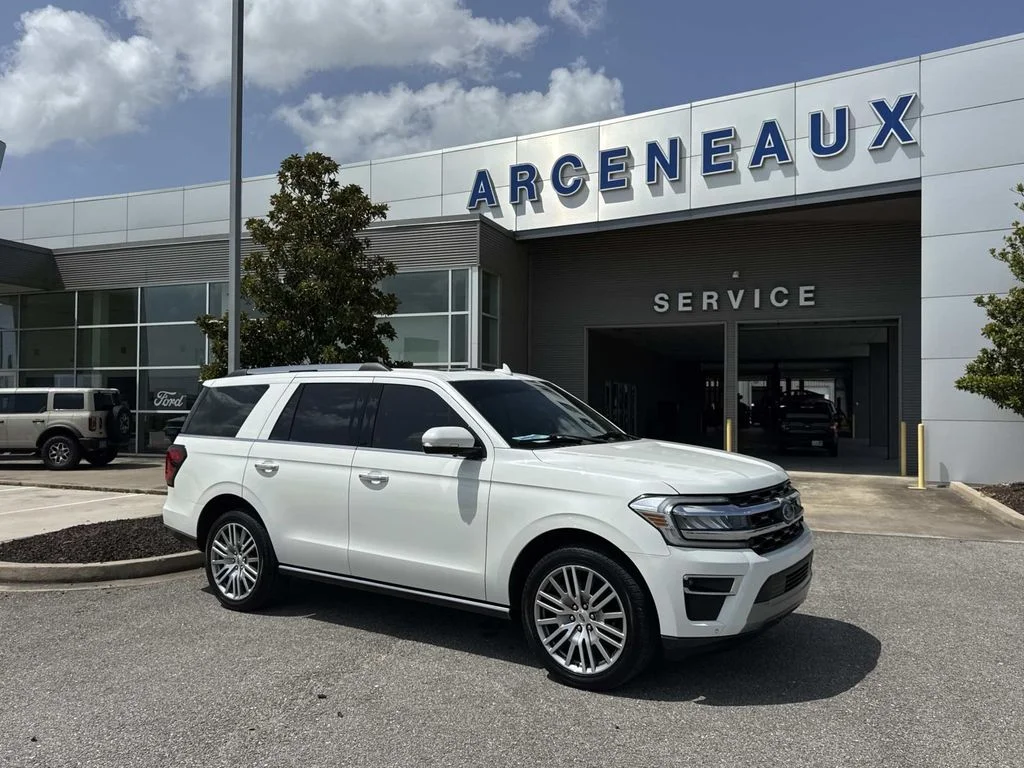 Certified Used 2022 Star White Ford Limited image 1