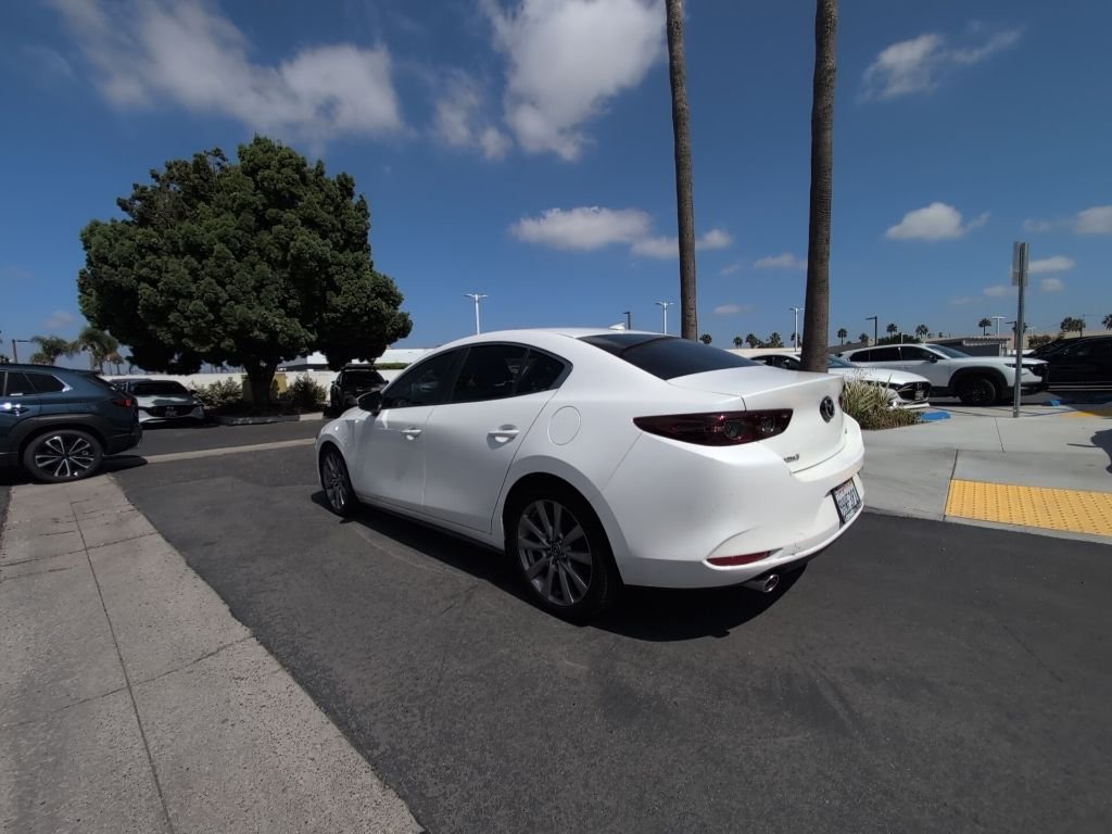 Used 2020 White Mazda Preferred image 12