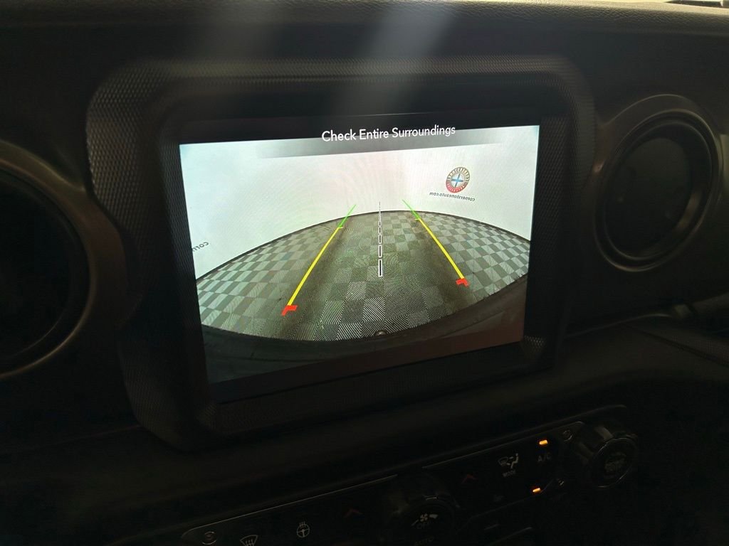 Used 2023 Gray Jeep  image 5
