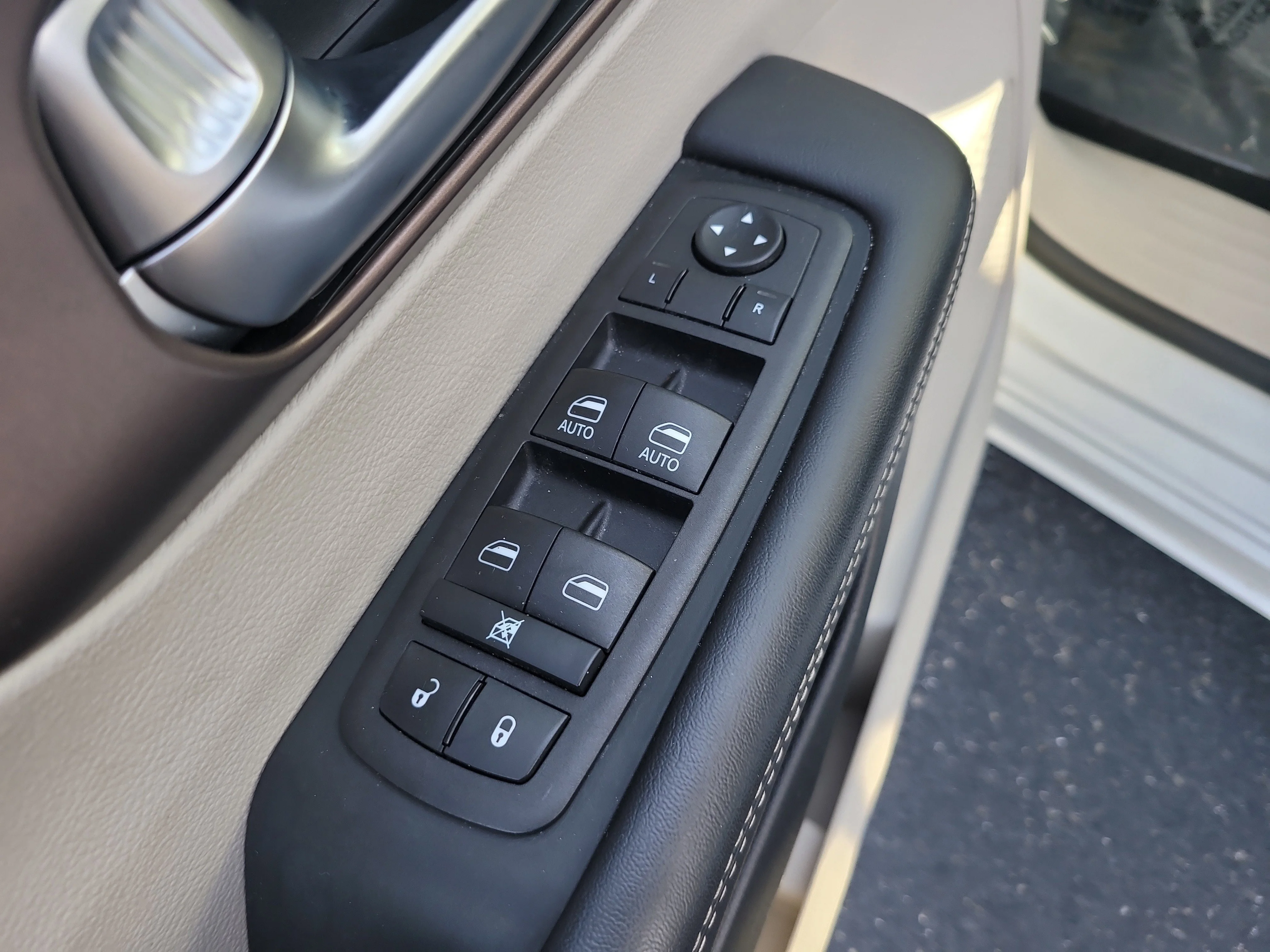 Used 2023 Bright White Clearcoat Chrysler LX image 15