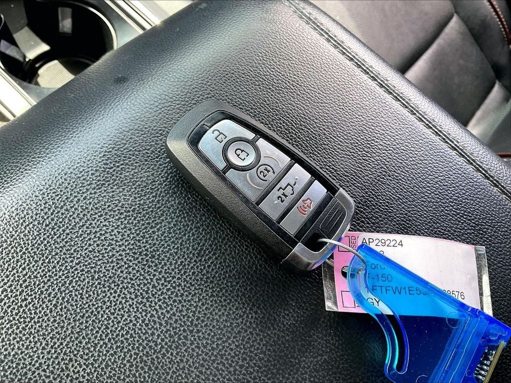 Used 2023 Carbonized Gray Metallic Ford Lariat image 28