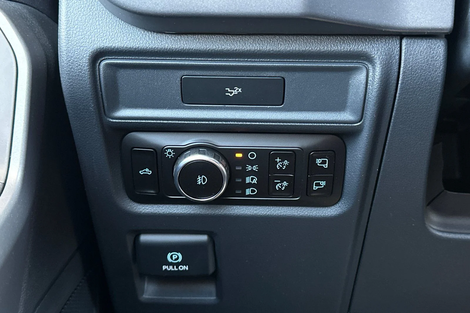 New 2026 Carbonized Gray Metallic Ford XLT image 26