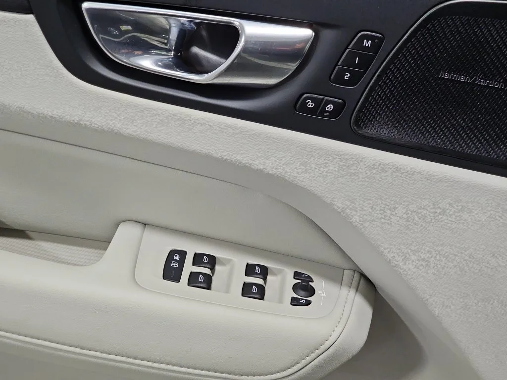 Used 2022 Brown Volvo T8 Inscription image 30