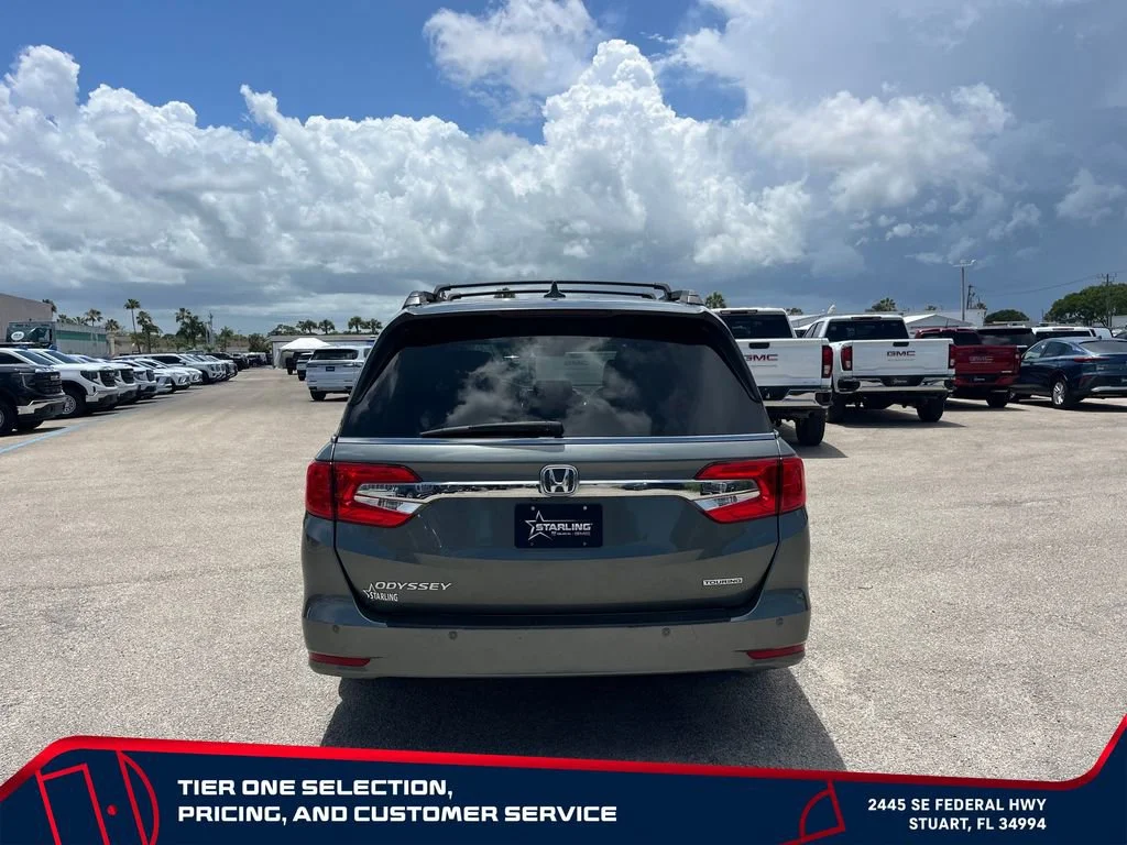 Used 2018 Green Honda Touring image 6