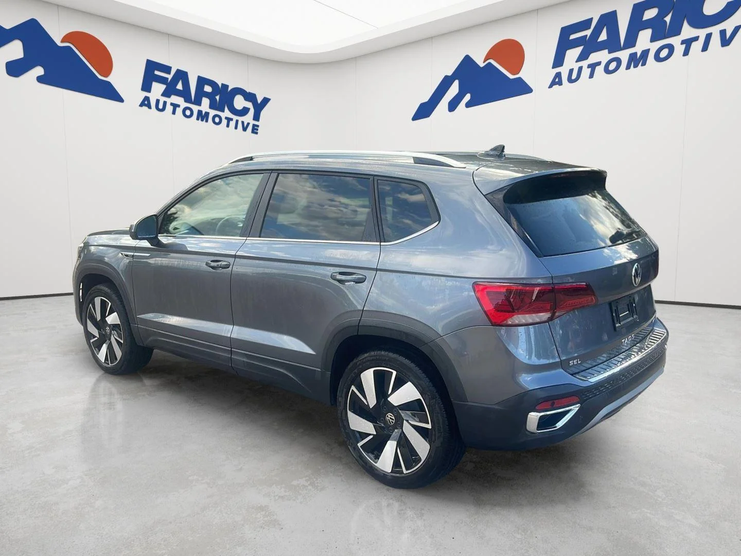 Used 2024 Platinum Gray Metallic Volkswagen SEL image 11