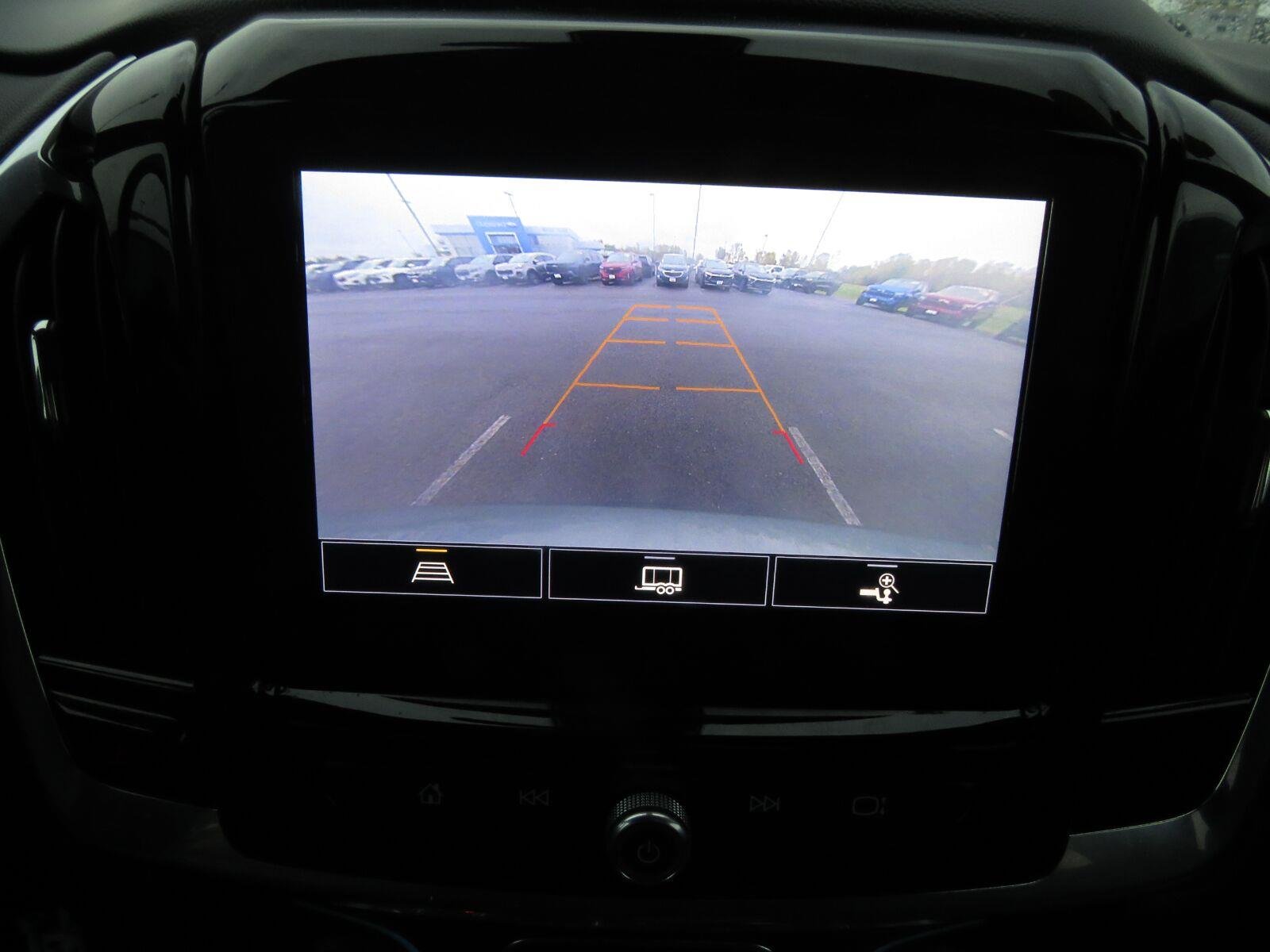 Used 2023 Silver Sage Chevrolet LT image 22