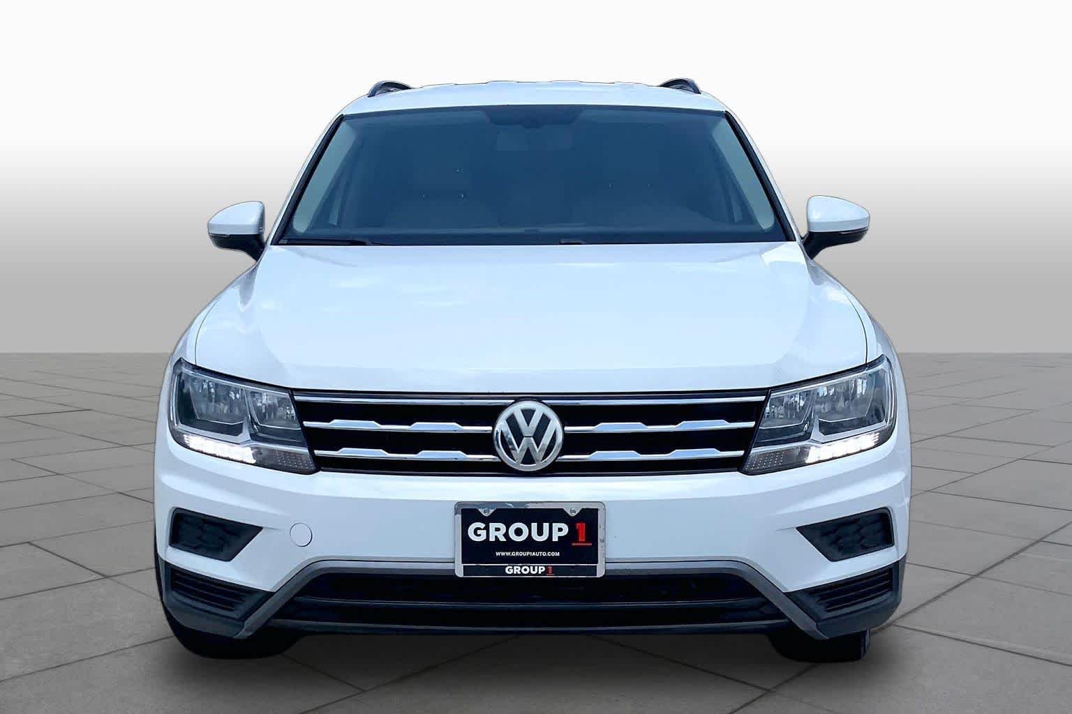 Used 2019 Pure White Volkswagen SE image 4