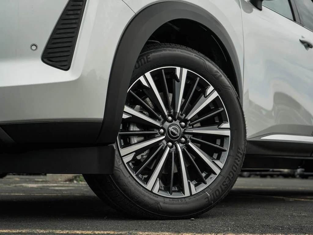 New 2026 Everest White Pearl Tricoat Nissan Platinum image 6