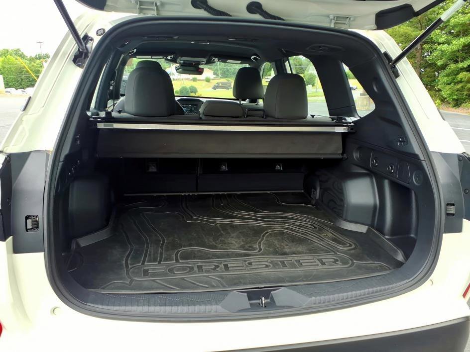 Used 2025 Crystal White Pearl Subaru Base image 5