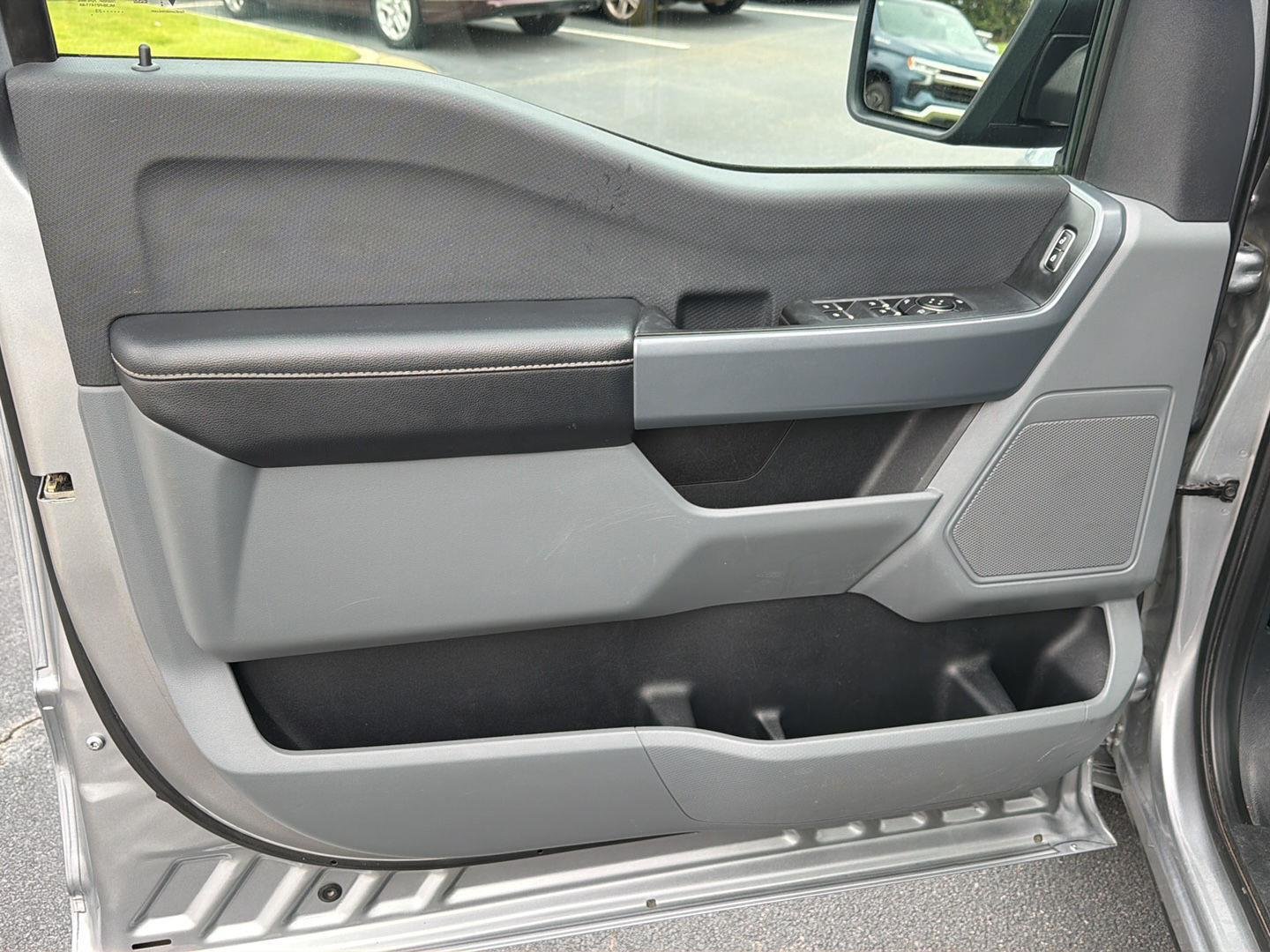 Used 2023 Iconic Silver Ford XLT image 16