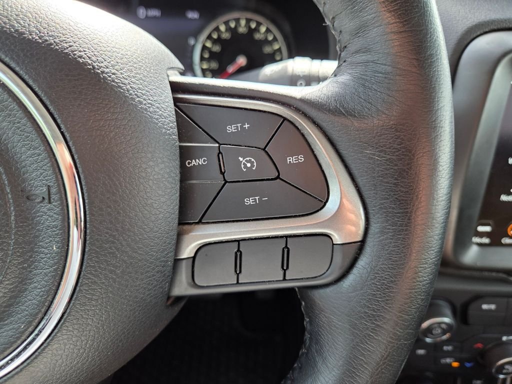 Certified Used 2022 White Jeep Latitude image 31