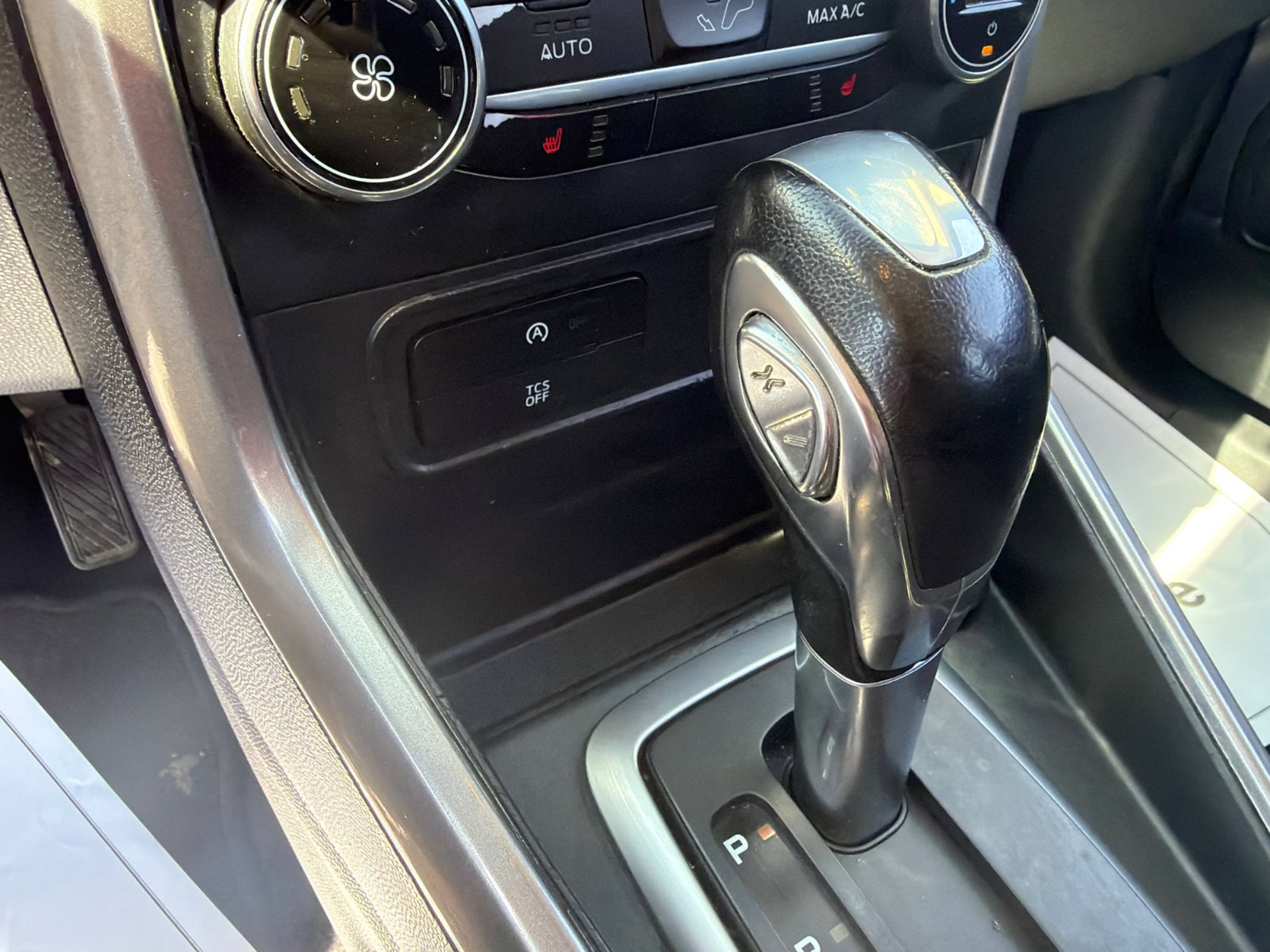 Used 2021 Shadow Black Ford SE image 30
