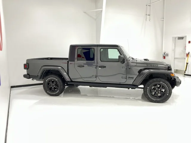 Used 2022  Jeep Willys image 3