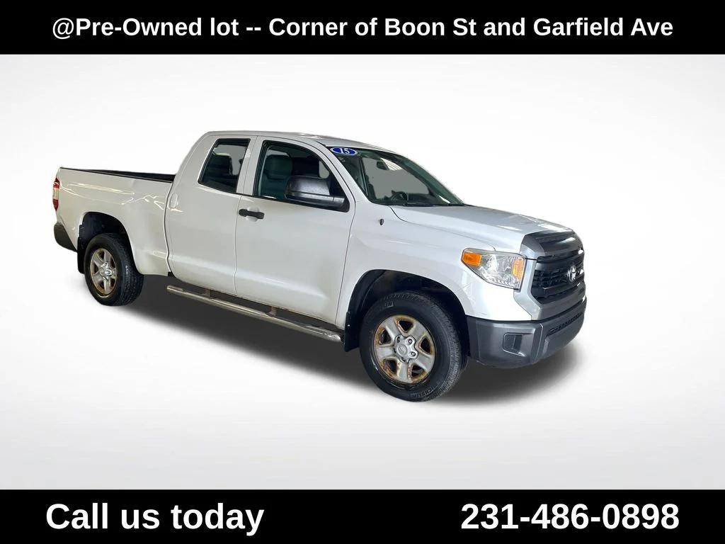 Used 2015 White Toyota SR image 7