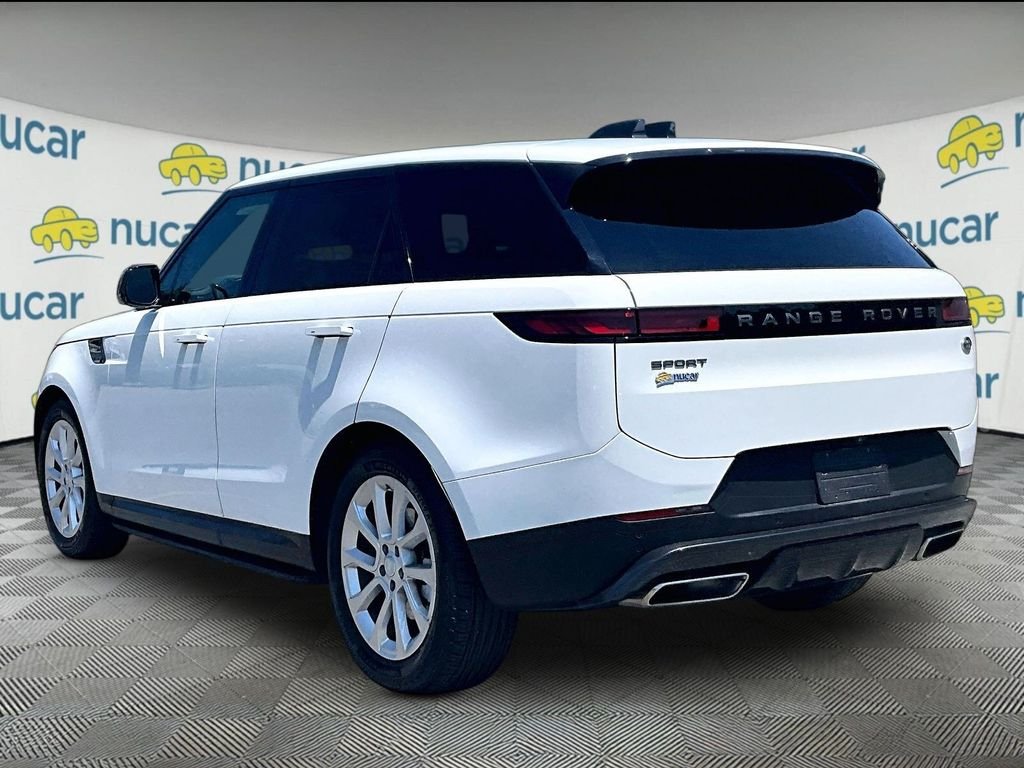 Used 2023 White Land Rover SE image 4