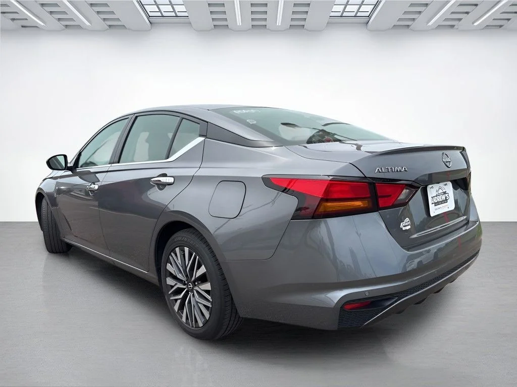 Used 2025 Gray Nissan 2.5 SV image 5