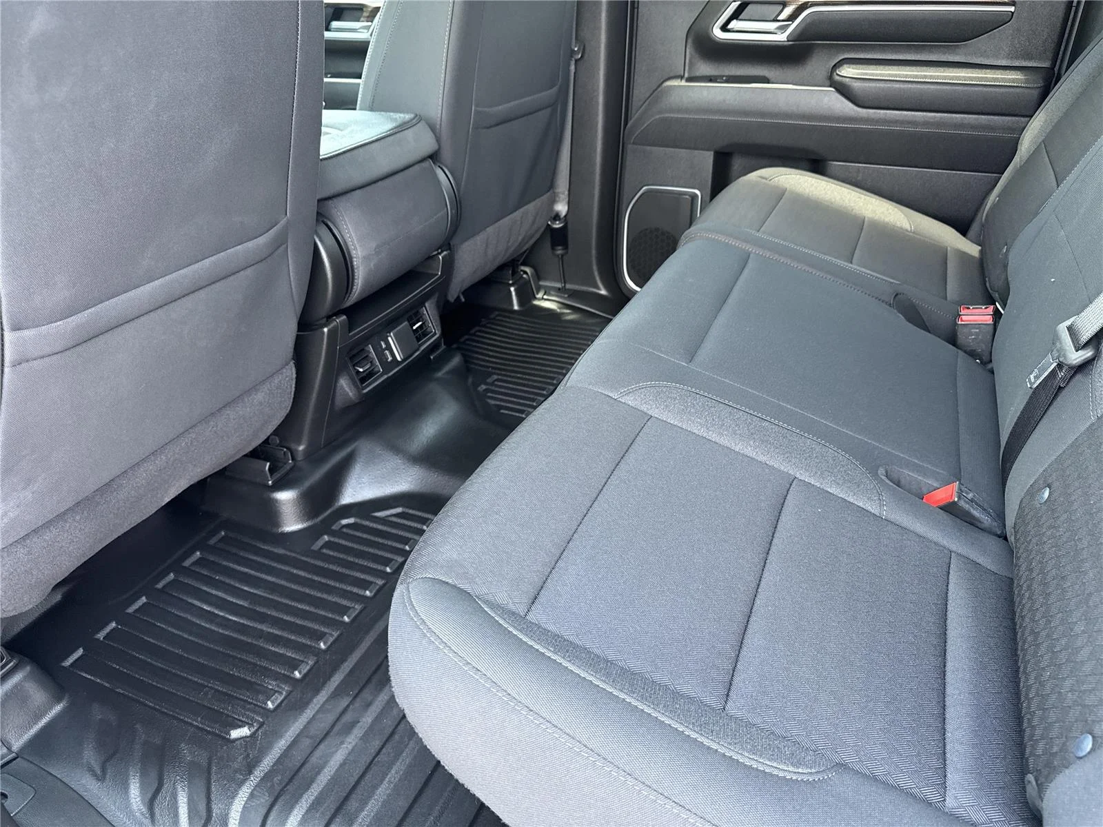 Used 2025 Summit White Chevrolet LT image 31