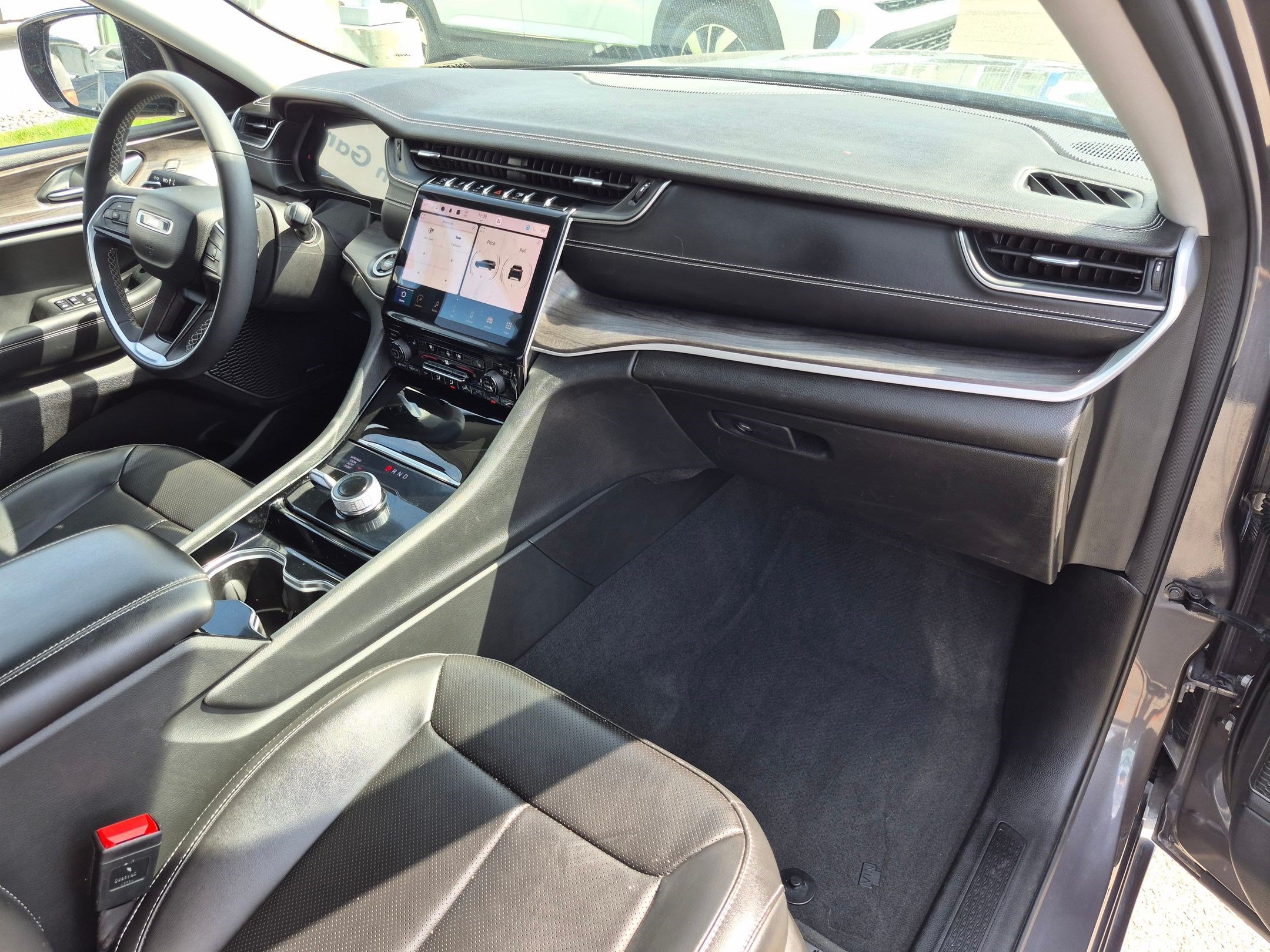 Used 2023 Baltic Gray Metallic Clearcoat Jeep Limited image 31