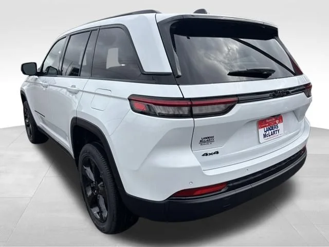 New 2025 Bright White Clear-Coat Exterior Paint Jeep Altitude X image 4