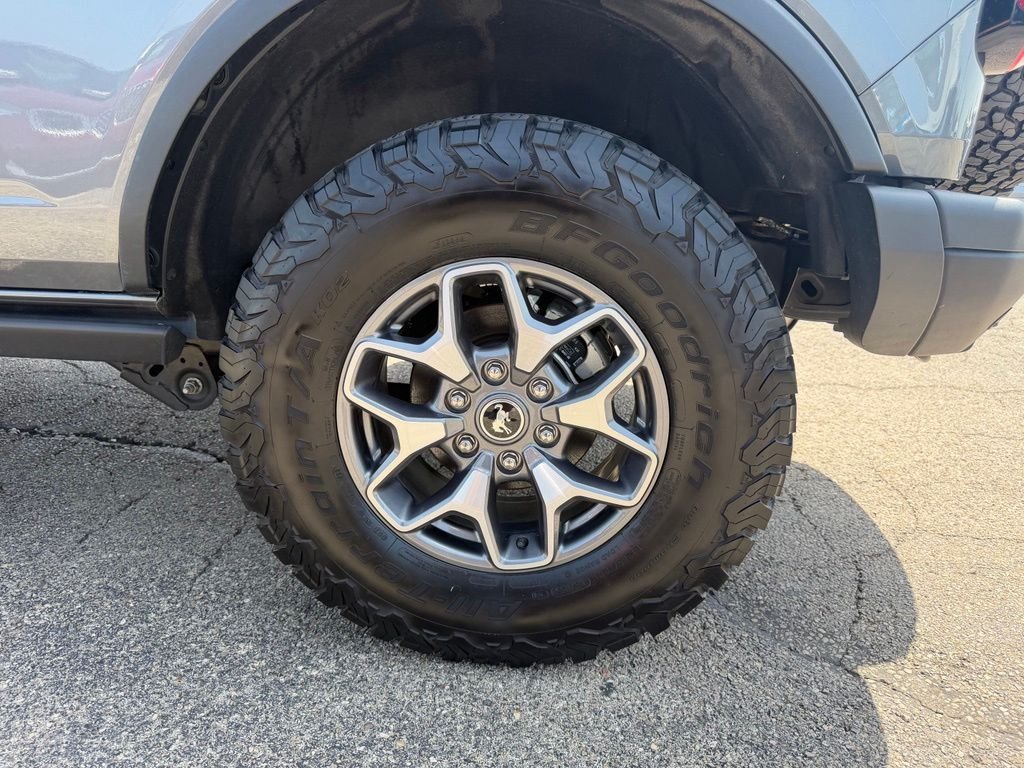Used 2025 Gray Metallic Ford Badlands image 13